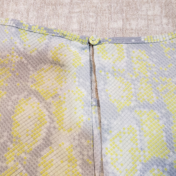 NWT Rachel Zoe Snake Skin Print Yellow and Grey Blouse Top Size XL - Picture 3 of 8